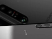 索尼Xperia 1 V预计将配备比前代产品大得多的相机传感器。(图片来源：@OnLeaks/索尼-编辑)