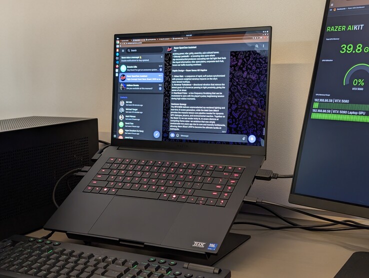 英特尔 Blade 16 采用了与现有 AMD Blade 16 相同的外观设计