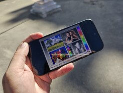 阳光直射下的室外观看