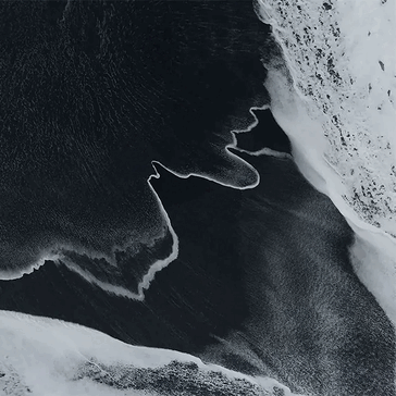 早期泄露的 Pixel 11 Pro 折叠屏壁纸，显示其月光、月潮壁纸