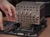 AMD Ryzen 9 9950X 是一款强大的 16 核 Zen 5 CPU，其散热能力非同小可。(图片来源：Bilibili）