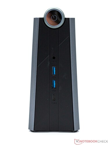 正面：3.5 毫米插孔、2 个 USB 3.2 Type-A、USB Type-C