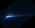 美国国家航空航天局（NASA）的 DART 航天器故意撞击迪莫弗埃后从其表面炸出的碎片（图片来源：NASA、ESA、STScI 和哈勃；经过裁剪