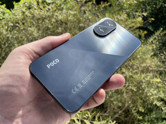 小米 Poco F7 采用 HyperOS 2.0 操作系统，广告无处不在。但它们可以停用。