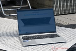GeekBook M16 在户外阴凉处使用