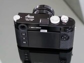 传言徕卡 M11 将推出银色按钮限量版（图片来源：LeicaRumors）