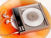 山灵 EC Zero T Max 便携式 CD 播放器具备 CD 抓取和 USB DAC 功能。