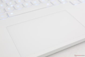 尽管点击板面积较小，但按压时声音响亮、清晰，令人满意