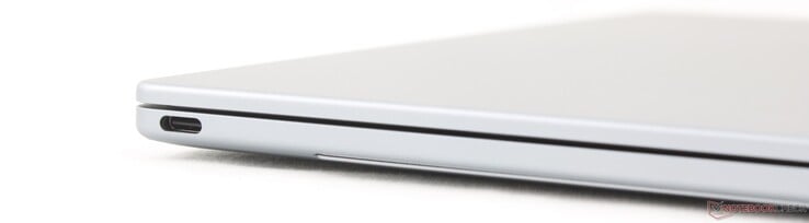 左侧：USB-C 3.2 Gen. 2，支持 DisplayPort 2.1 及 Power Delivery