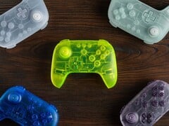 8BitDo 64 蓝牙控制器原型限量版的颜色为半透明外壳。