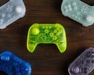 8BitDo 64 蓝牙控制器原型限量版的颜色为半透明外壳。