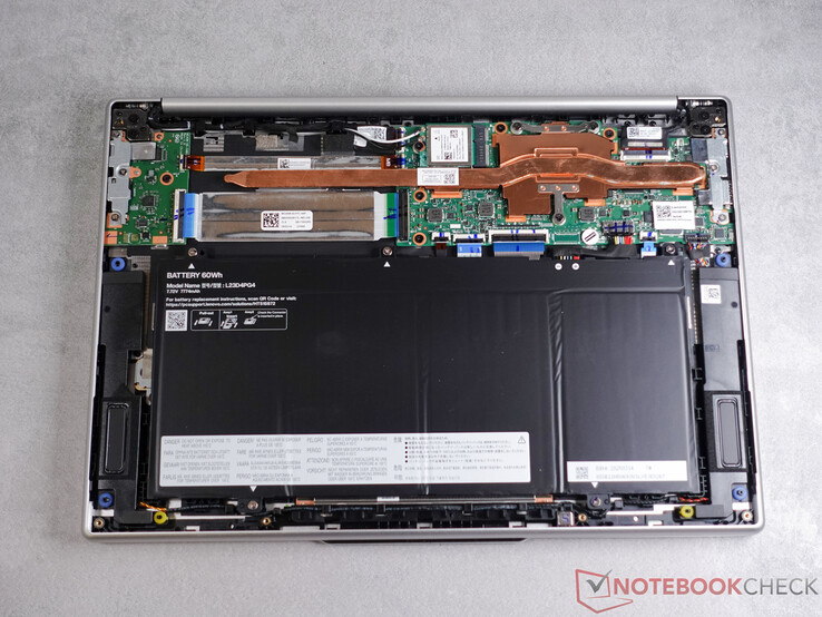 Chromebook 14 的内部有更多的二维码，可以即时访问官方维护指南。