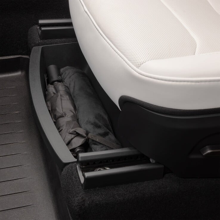 Model Y 座椅下方储物托盘