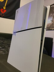 PS5 Slim。(图片来源：@phantompainss）