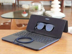 Spacetop G1 拥有 5G、蓝牙 5.3 和 Wi-Fi 7 连接。(图片来源：Sightful）