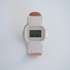 卡西欧 x Hender Scheme 2017 年合作款--DW-5600HS-4JF。(图片来源：Elite Timepiece HK - 香港）