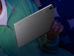 图中的红米 Pad 2 9.7 包含与红米 Pad 2 SE 和 Poco Pad C1 相同的硬件。