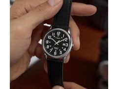 Timex TW2Y12800JQ 配备 38 毫米银色表壳。