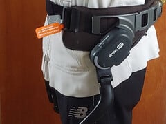 电机必须对准臀部。(图片来源：Notebookcheck）