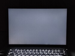 背光出血（此处显示已增强）