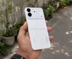 即将发布的Phone（4b）的泄露图片。