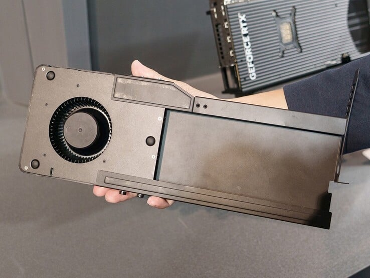 Cooler Master MasterFlow 原型。