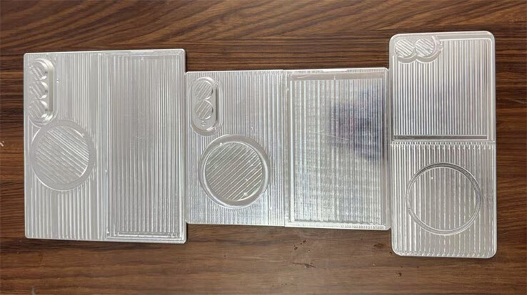 Galaxy Z Fold8、Galaxy Z Wide Fold 和Galaxy Z Flip8，从左到右依次为展开状态。