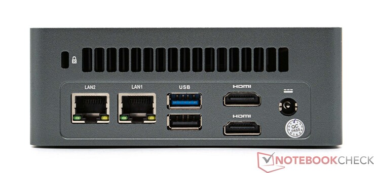 后部：2 个 2.5G LAN、1 个 USB 3.2、1 个 USB 2.0、2 个 HDMI 2.0 主电源连接（12 V；5 A）