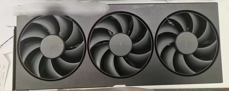 据称是RTX 4090 Ti GPU。(来源: Greymon55)