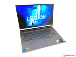 在审查中。联想Legion 5 Pro 16 G7。测试模型由Campuspoint提供。