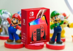 任天堂于 2021 年 10 月推出 Switch OLED。(图片来源:任天堂,Ryan Quintel on Unsplash,经编辑)