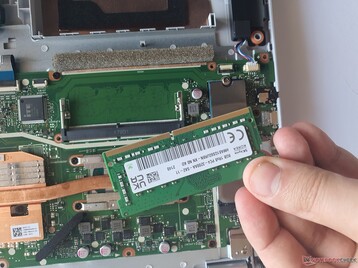 华硕VivoBook 17：最大40GB内存（32GB SODIMM + 8GB焊接）。