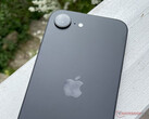 即使按照Apple 的标准，iPhone 16e 的设计也相对保守。(图片来源：Notebookcheck）
