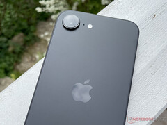 即使按照Apple 的标准，iPhone 16e 的设计也相对保守。(图片来源：Notebookcheck）