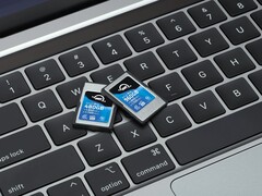 OWC 的两张 A 型卡。(图片:OWC)