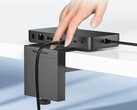 Surface Thunderbolt 4 Dock及其桌面支架的价格合计为329.98美元。(图片来源：Cable Matters)