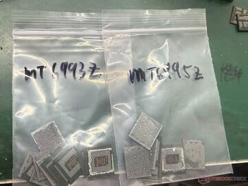 标有MT6993Z标签的袋子中装有天玑9500芯片,而即将推出的天玑9600 Pro芯片则装在标有MT6995Z标签的袋子中