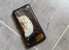 尽管进行了更新，谷歌 Pixel 6a 的电池仍可能存在起火风险。(图片来源：footymanageraddict, Reddit）