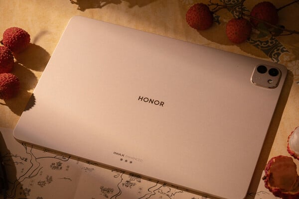 Honor MagicPad 的外观照片。(图片来源：数字聊天站）