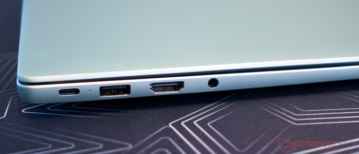 USB-C（数据、充电、DisplayPort）、USB-A（3.2 Gen 1）、HDMI、3.5 毫米耳机接口