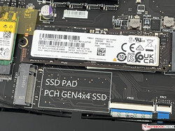 GT77有三个M.2-2280插槽（1个PCIe 5.0，2个PCIe 4.0）。