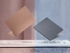 Panther Lake ZenBook 14 OLED 宣称满电状态下可提供长达 18 小时的网页浏览时间。图为展示该笔记本电脑两种配色的宣传图。