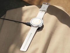 Realme Watch S5 采用扁平边框,看起来与众不同。