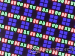 清晰的 RGB 子像素,颗粒感极小