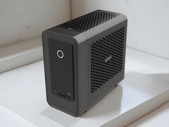 Zotac ZBox Magnus One SFF 游戏电脑配备 RTX 5070 Ti GPU 和 Core Ultra 7 265 CPU。(图片来源：ITHome，经编辑）