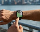 Watch Hyper 配备了双频 GPS 系统。图为:智能手表屏幕上显示着地图。