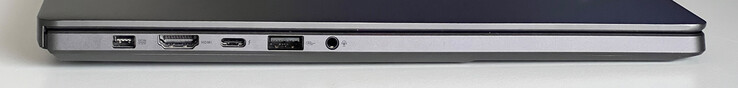 左：电源、HDMI 2.1、USB-C 4.0（40 GBit/s、DisplayPort、Power Delivery）、USB-A 3.2 Gen 2（10 GBit/s）