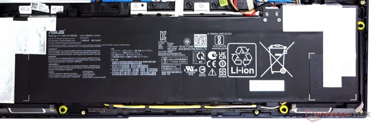 VivoBook Pro 16 的 96 瓦时电池可提供良好的运行时间
