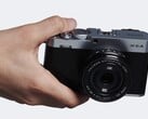 富士 X-E4 小型 APS-C 相机在手