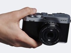 富士 X-E4 小型 APS-C 相机在手